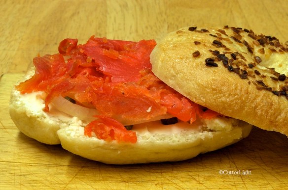 Lox on onion bagel_n