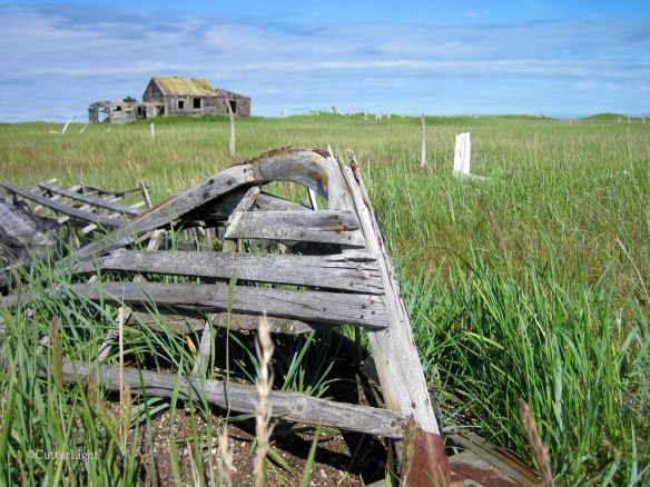 Old Tikigaq w umiak_n