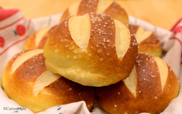 Pretzel Rolls_n