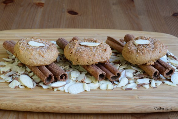 Almond Cinnamon Cookies n